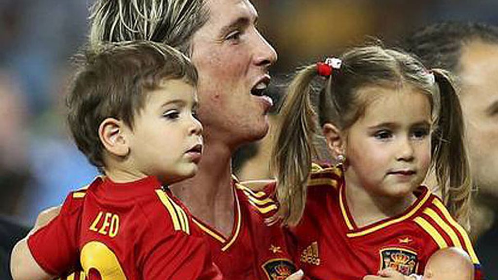 Fernando Torres con sus hijos, Nora y Leo