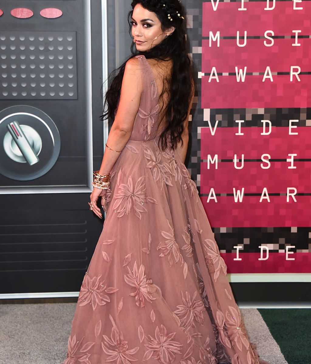 Venessa Hudgens de Naeem Khan en los MTV