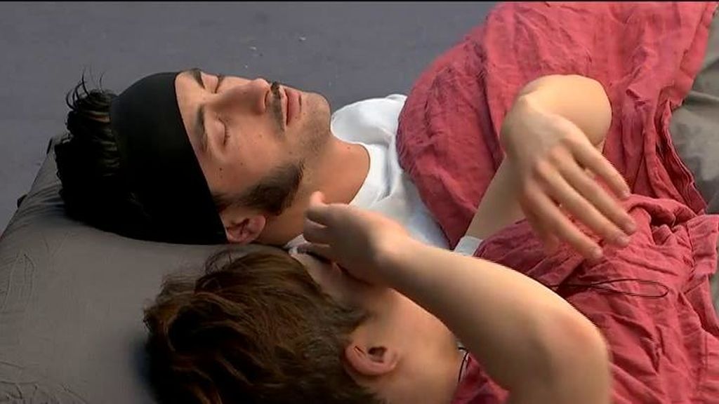 Aritz se afeita para la fiesta rocabilly de 'GH16'