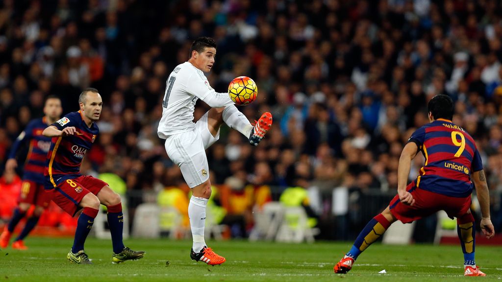 El Barça golea al Madrid en el Bernabéu