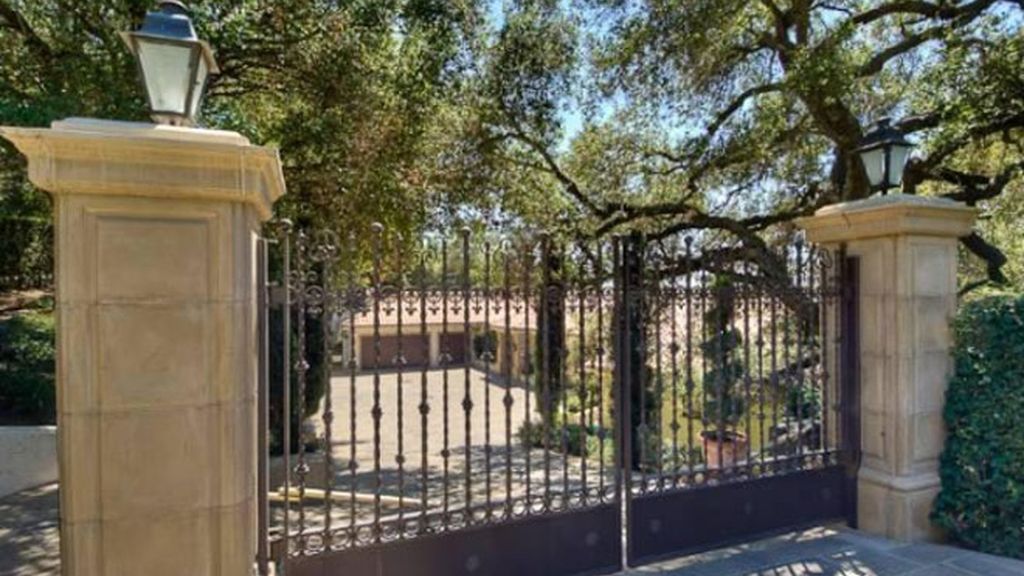 Mark Wahlberg vende su espectacular mansión de Beverly Hills