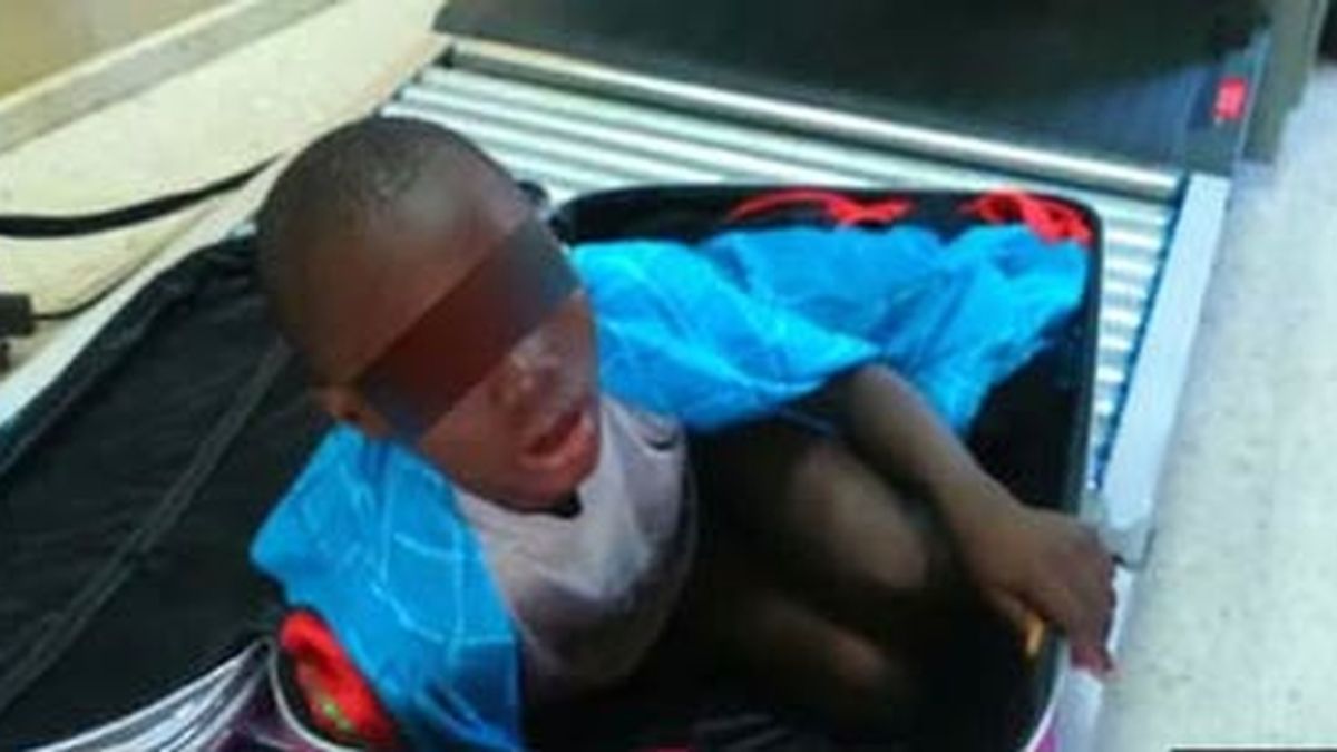 Adou, el niño que llegó a España en una maleta Adou, el niño que llegó a España en una maleta