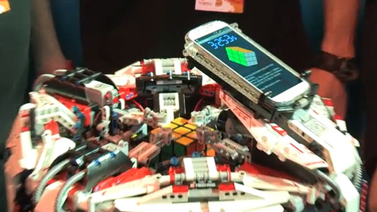 robot de Lego,cubo de rubik,récord,CubeStormer 3