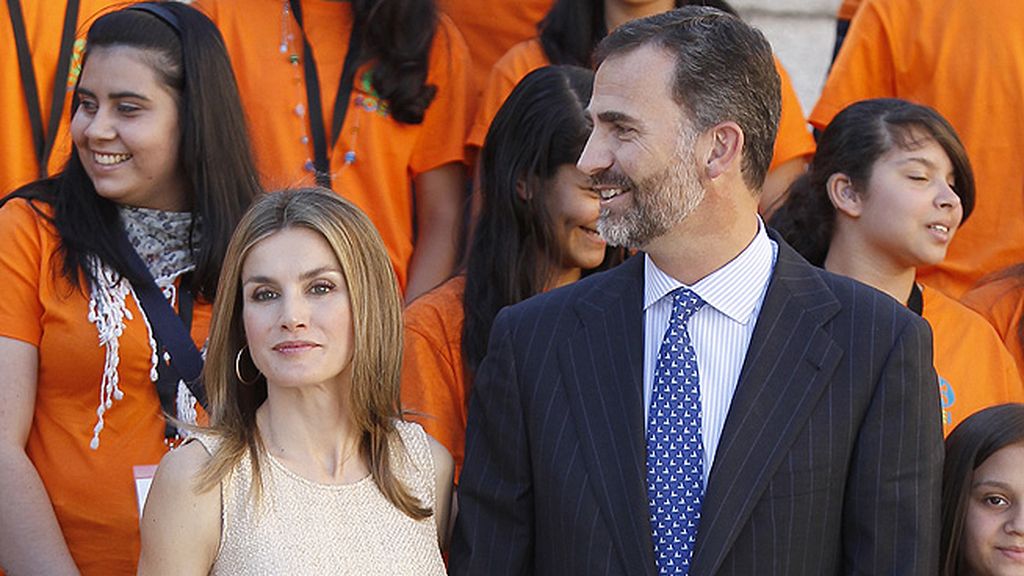 Letizia, arreglos en el pelo; Felipe, vuelve a la barba