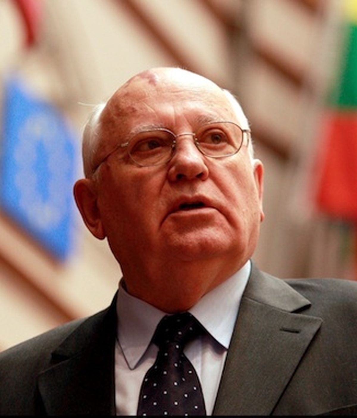 Gorbachov pide la dimisión de Putin