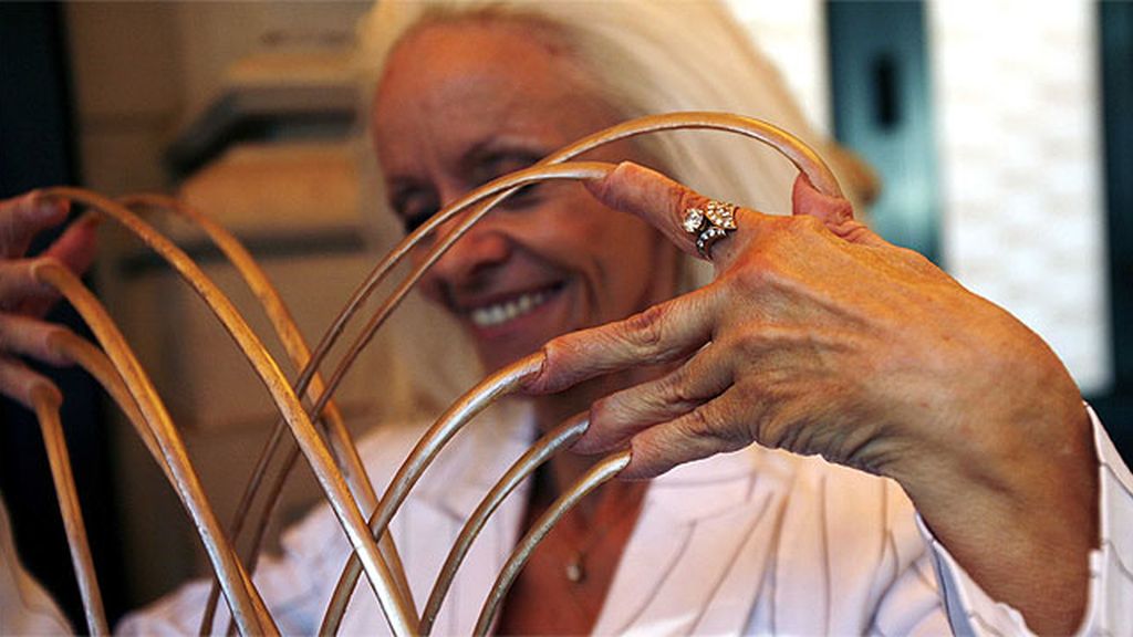 La mujer con las uñas más largas del mundo