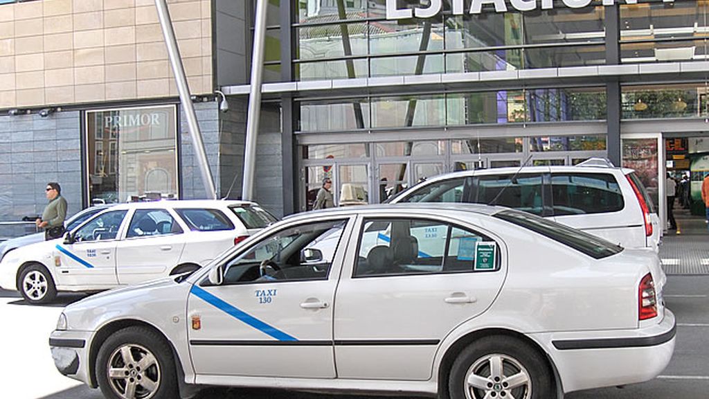 Un taxi en la estación de Málaga