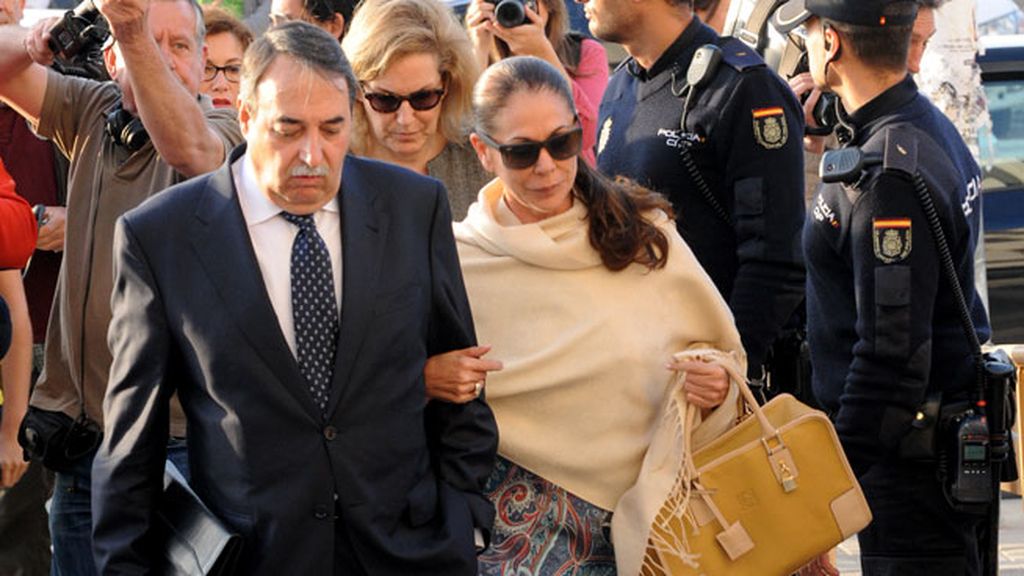 La llegada de Isabel Pantoja a los juzgados para conocer su sentencia