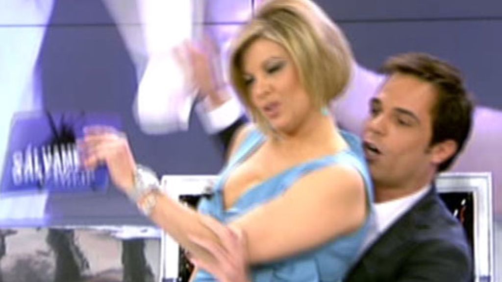 Terelu se sienta encima de Gerardo para que se calle de una vez