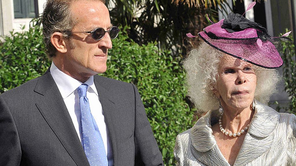 Cayetana de Alba y Alfonso Díez, de su primer baño juntos al anuncio de boda