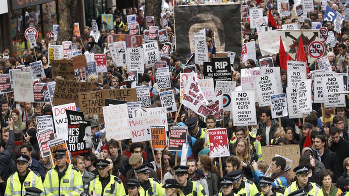 Una veintena de detenidos en el desalojo de los 'indignados' en Trafalgar Square