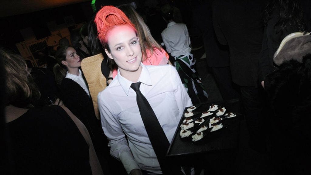 Incluso las camareras iban acordes con la decoración de la fiesta