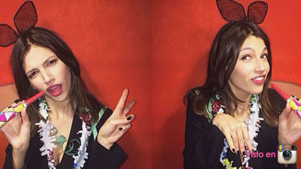 Ursula Corberó le pone el toque divertido a la noche con unas orejitas de conejo