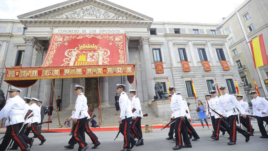 Letizia, de Varela y de corto en su primer día como Reina