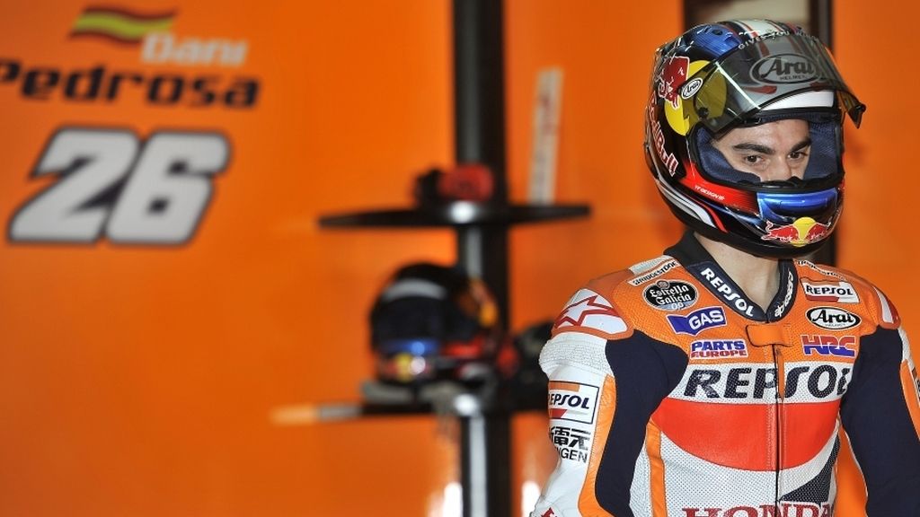 Dani Pedrosa, en el box en el segundo día de trabajo