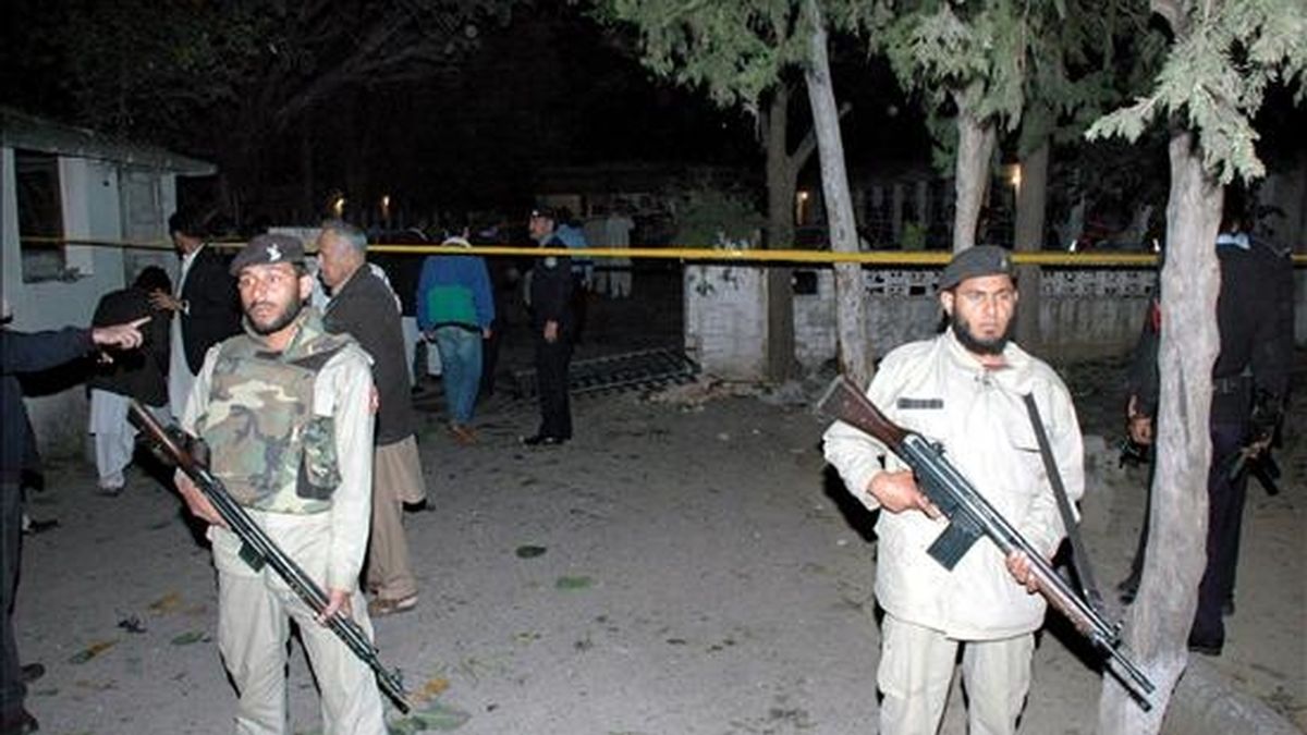 Soldados paramilitares pakistanís hacen guardia en las calles de Islamabad, Pakistán. EFE/Archivo