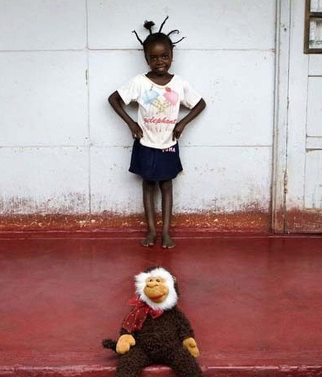 Niños de todo el mundo con sus juguetes