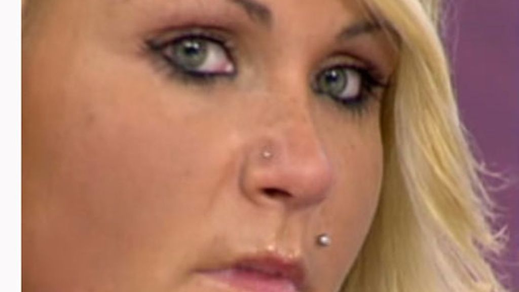 Saray no puede contener las lágrimas