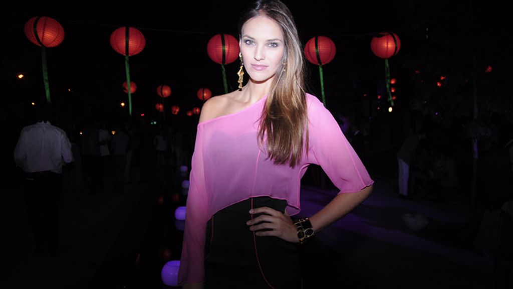 La modelo Helen Lindes lució un precioso diseño de Dolores Promesas Heaven