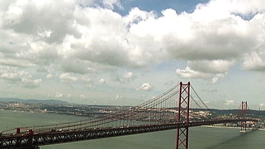 El mítico puente de Lisboa visto desde otra perspectiva