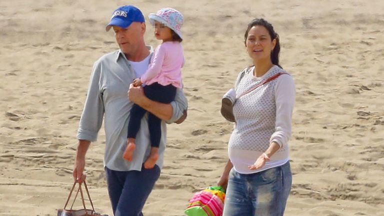 Bruce Willis, 'the big father', presenta su quinta hija a