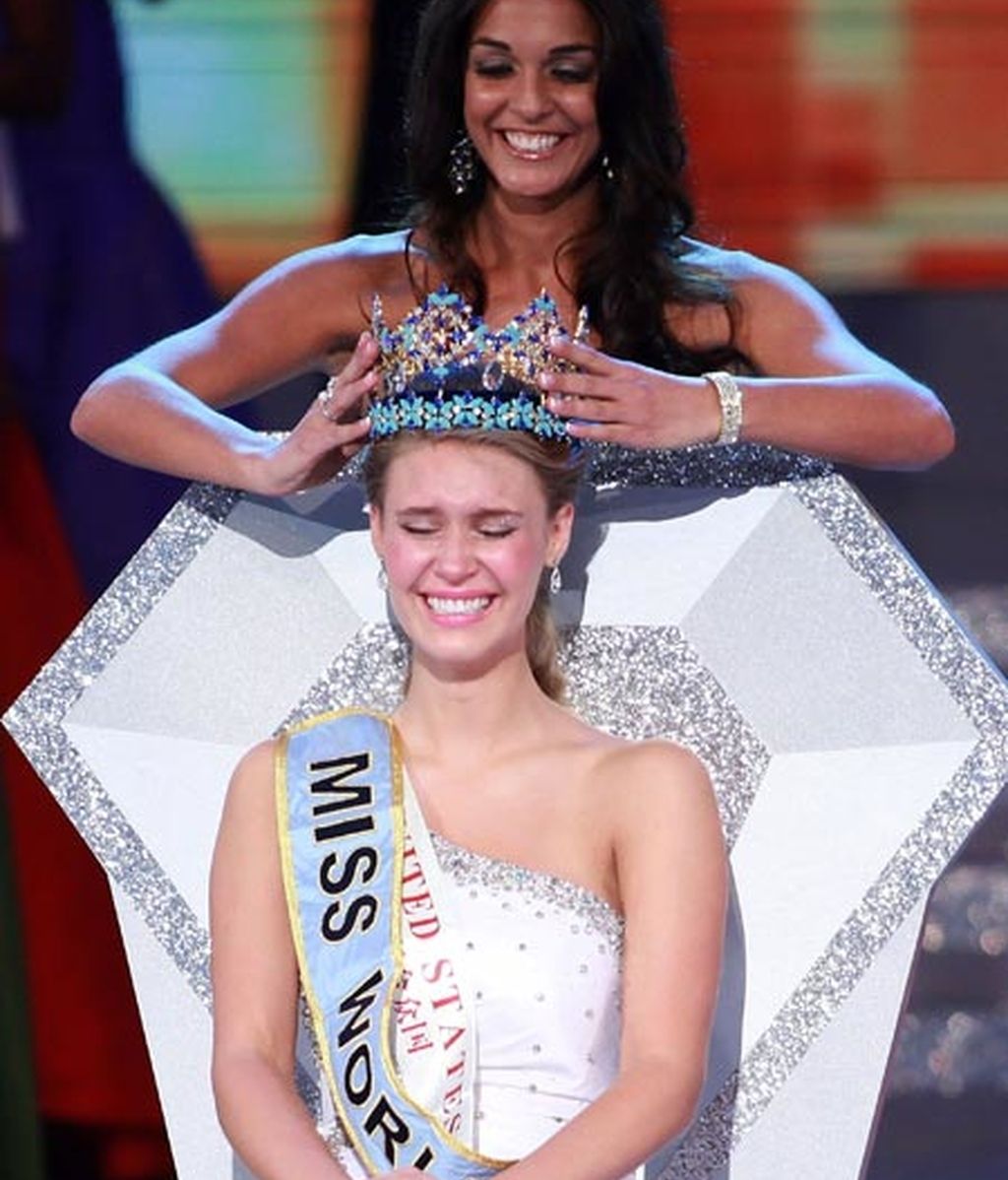 MISS ESTADOS UNIDOS CORONADA COMO LA MUJER MÁS BELLA DEL MUNDO 2010