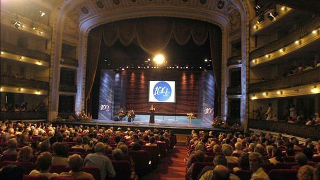 El evento también incluye este año las presentaciones del peruano Jaime Quilca, la rumana Cristina Bitiuska, la escocesa Phamie Gow y "Athy", de Argentina. EFE/Archivo El evento también incluye este año las presentaciones del peruano Jaime Quilca, la rumana Cristina Bitiuska, la escocesa Phamie Gow y "Athy", de Argentina. EFE/Archivo
