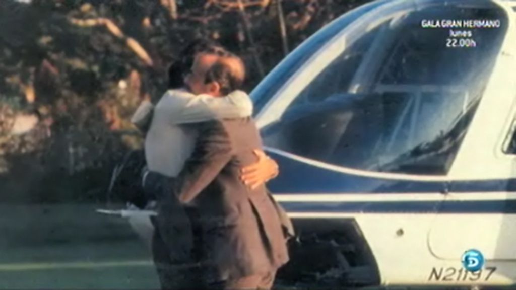 Julio Iglesias abraza a su padre tras el secuestro Julio Iglesias abraza a su padre tras el secuestro