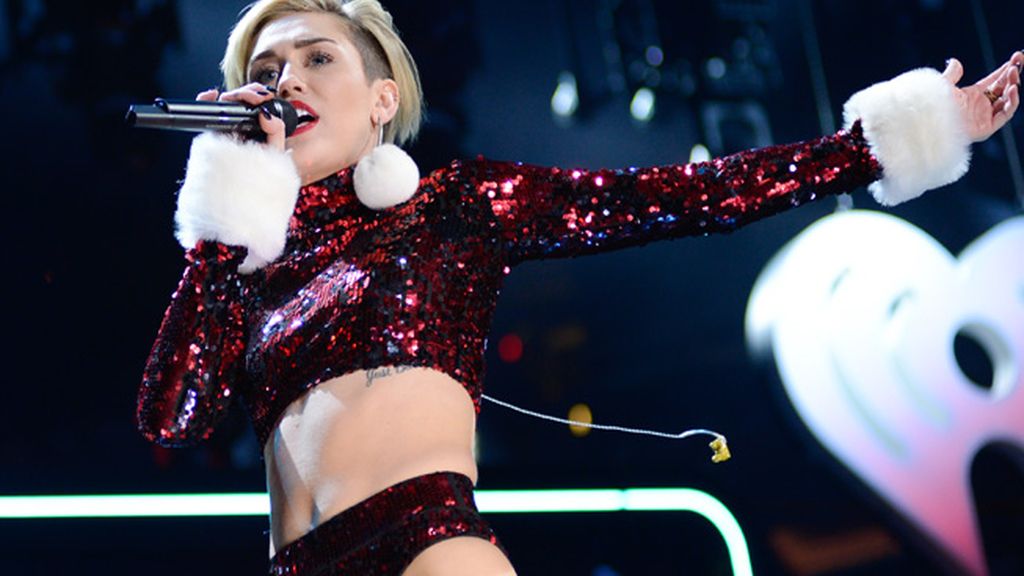 Miley enciende la Navidad con otro 'twerking'