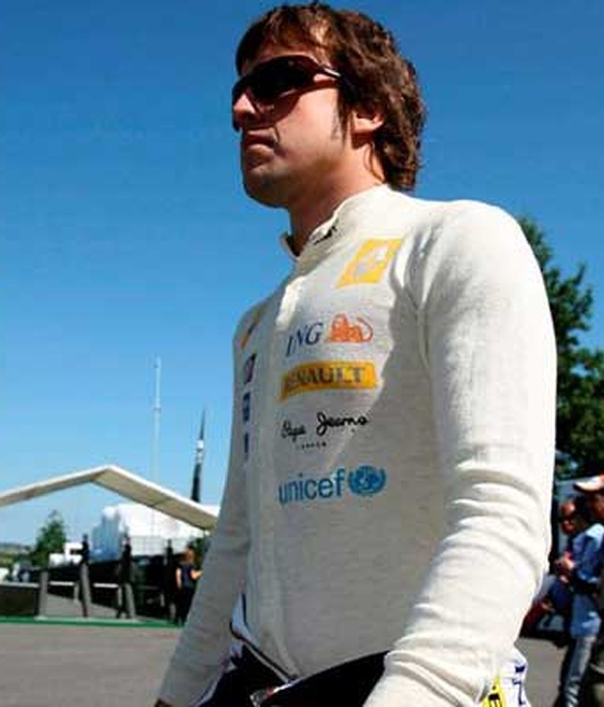 Alonso, serio en Francia. Foto: EFE