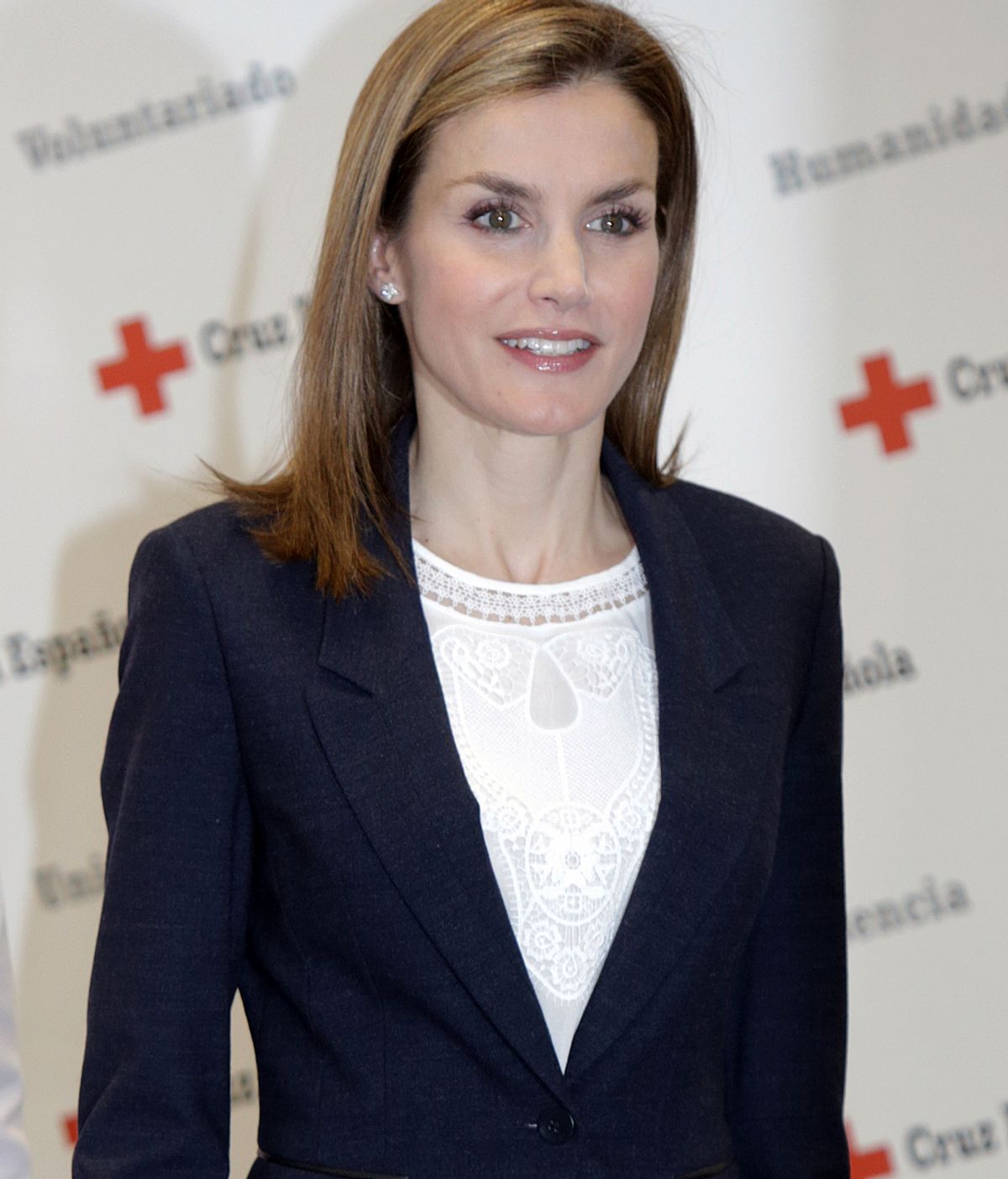 La Reina Letizia visita la sede central de Cruz Roja