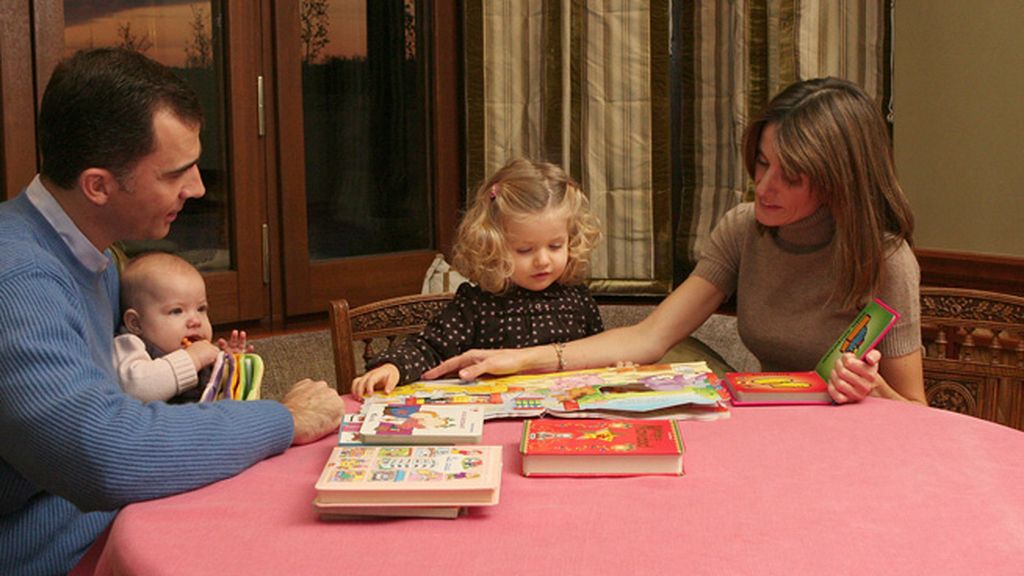 Sucede a su padre, Felipe VI