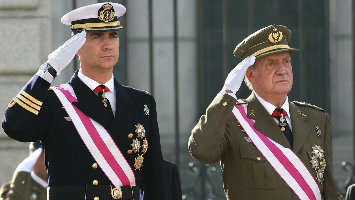 El rey Juan Carlos I y el príncipe Felipe, en la Pascual Militar de 2012. Foto: Gtres