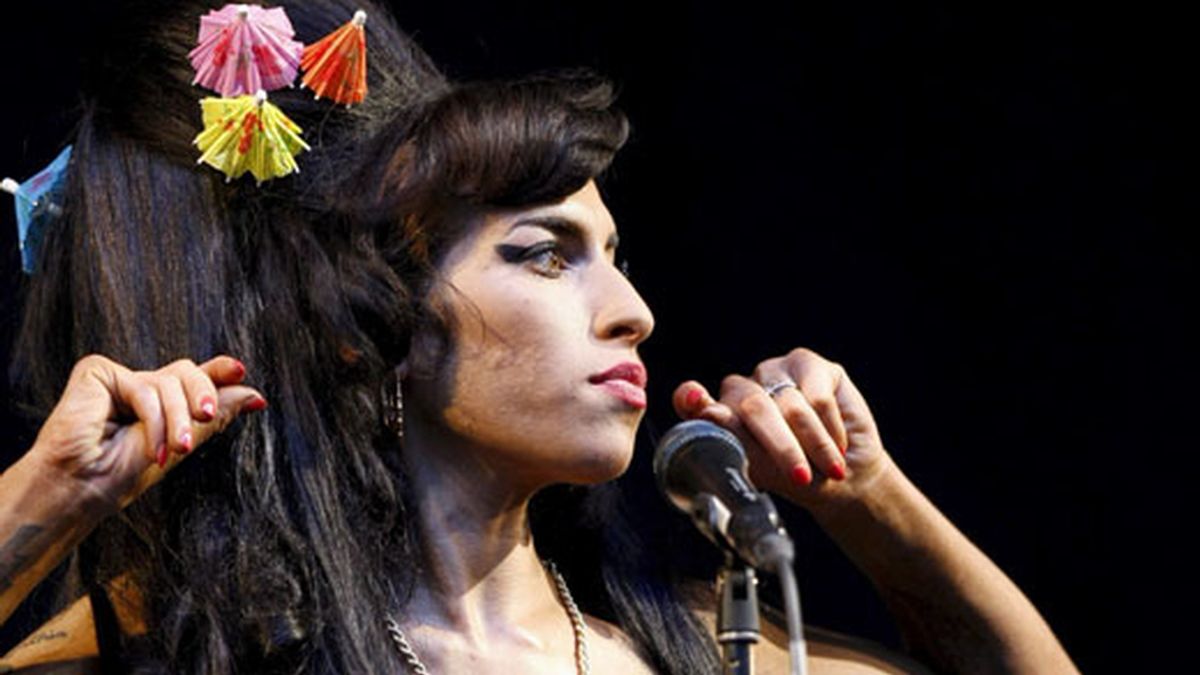 La cantante Amy Winehouse se ha convertido en una fábrica de noticias en las últimas semanas, entre su desmayo y los rumores sobre su salud.