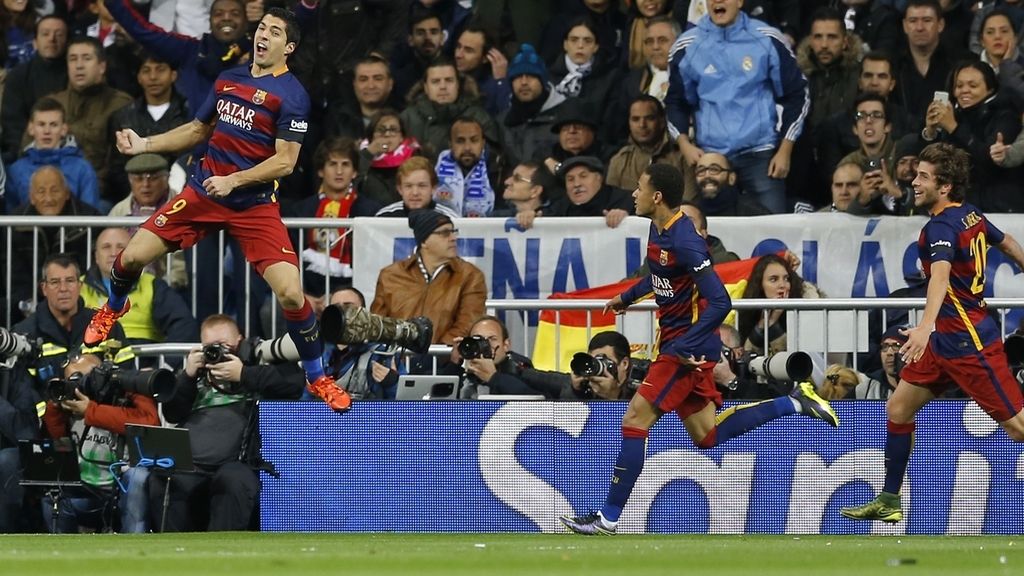 El Barça golea al Madrid en el Bernabéu