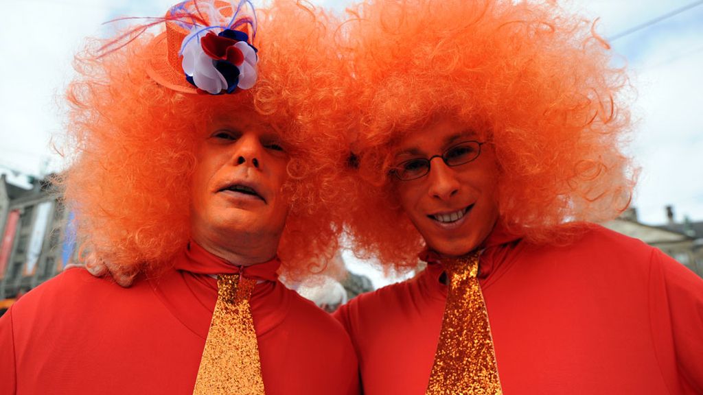 Los holandeses celebran la llegada del nuevo rey