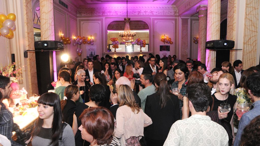 Blanca Suárez y Kira Miró, animado corrillo en la fiesta de Harper´s Baazar