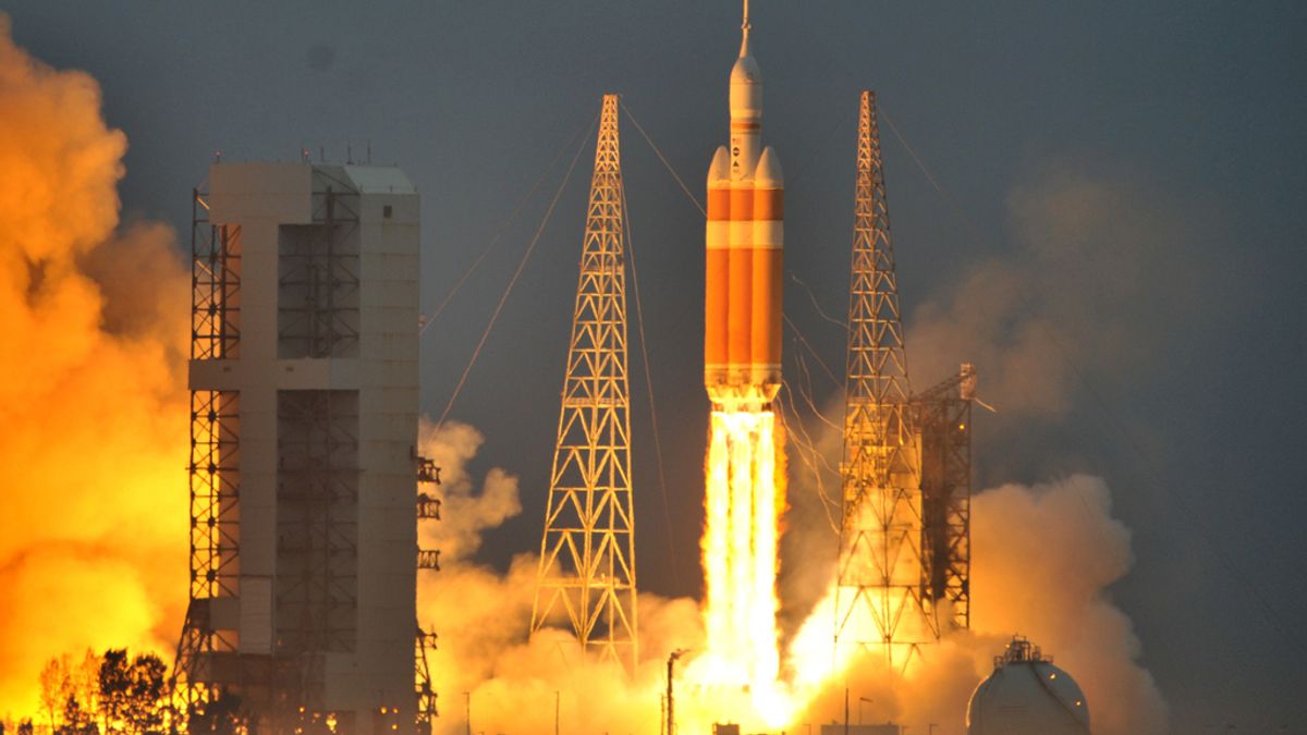 La NASA lanza con éxito Orion