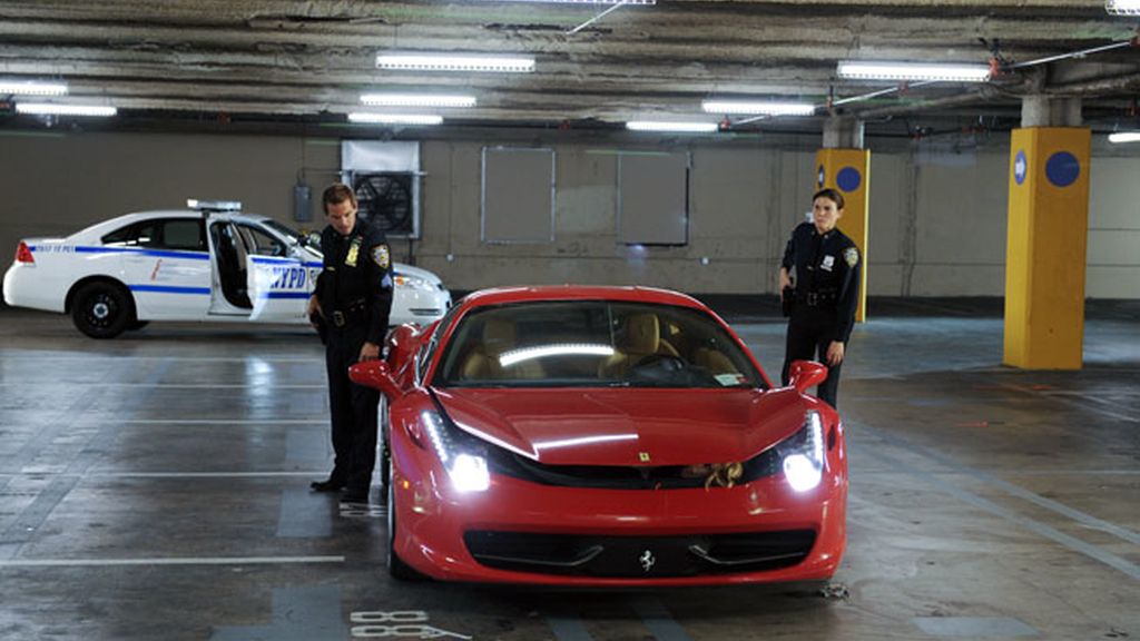 El 'C.S.I. Nueva York' encuentra un cadáver en el interior de un Ferrari