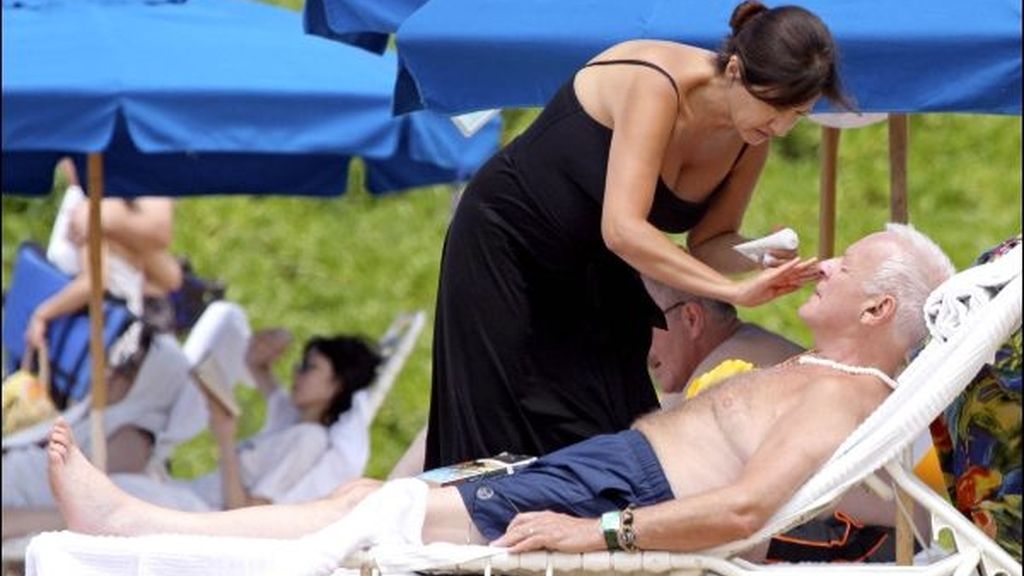 Anthony Hopkins se deja embadurnar