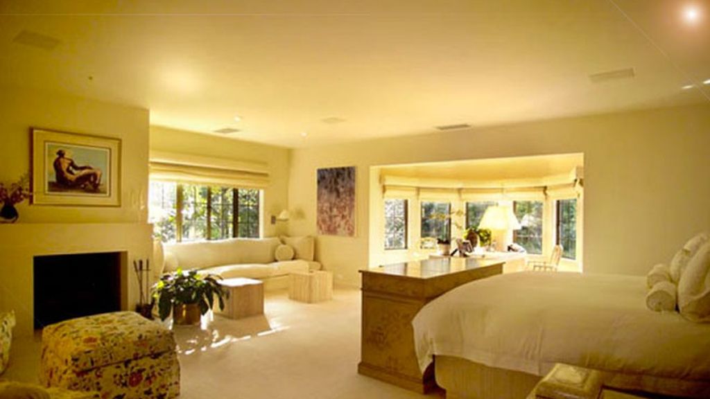 Sandra Bullock se compra una mansión con gimnasio, pista de tenis, piscina y minicine