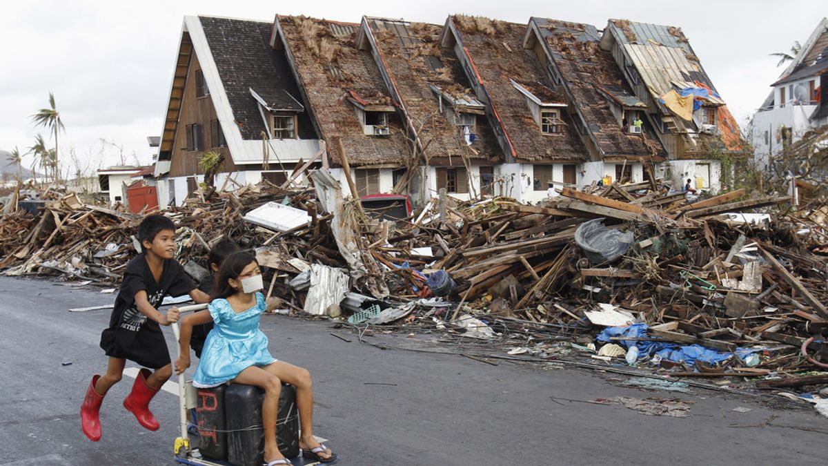 Tacloban destrozada tras el paso del tifón Haiyan