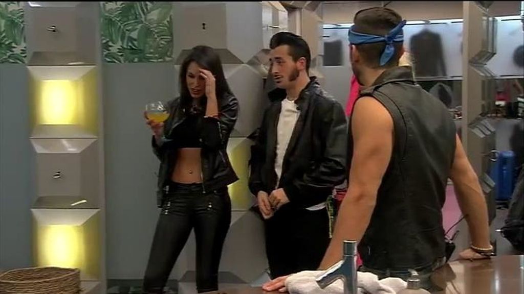 Aritz se afeita para la fiesta rocabilly de 'GH16'