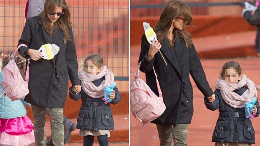 Bustamante y Daniella, a su lado