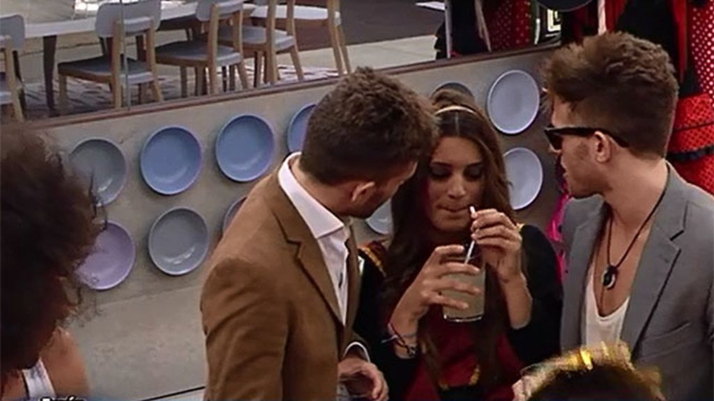 Los concursantes celebraron el cumpleaños de Saray