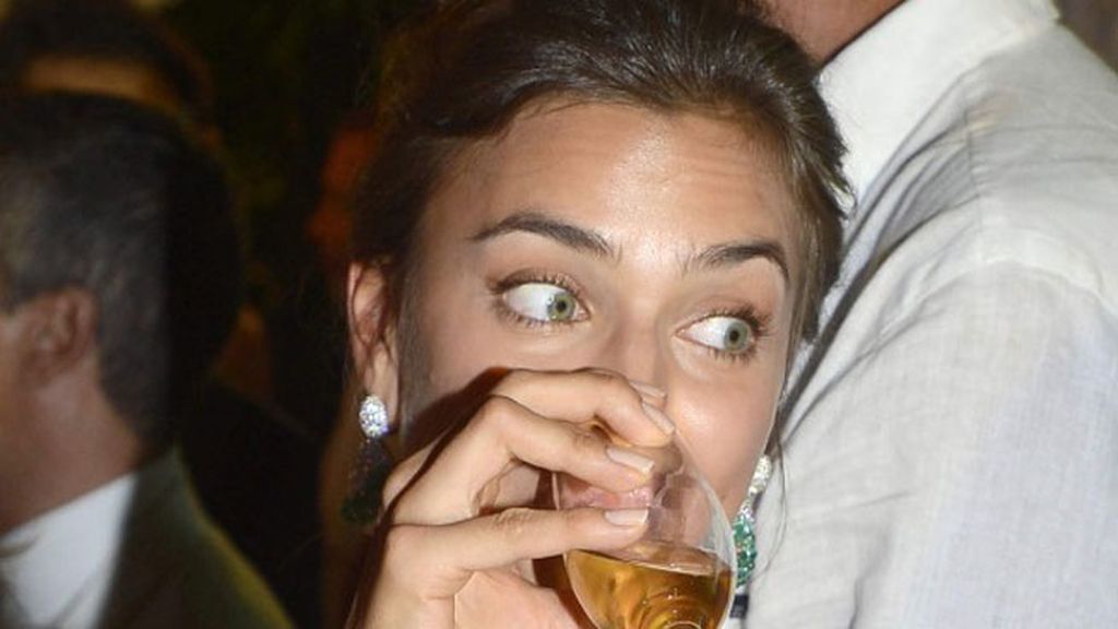Irina Shayk derrocha glamour en Cerdeña