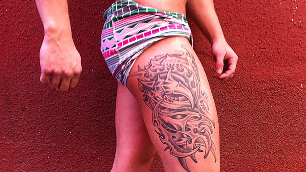 Músculos y tatuajes 'visten' su piel de arriba abajo