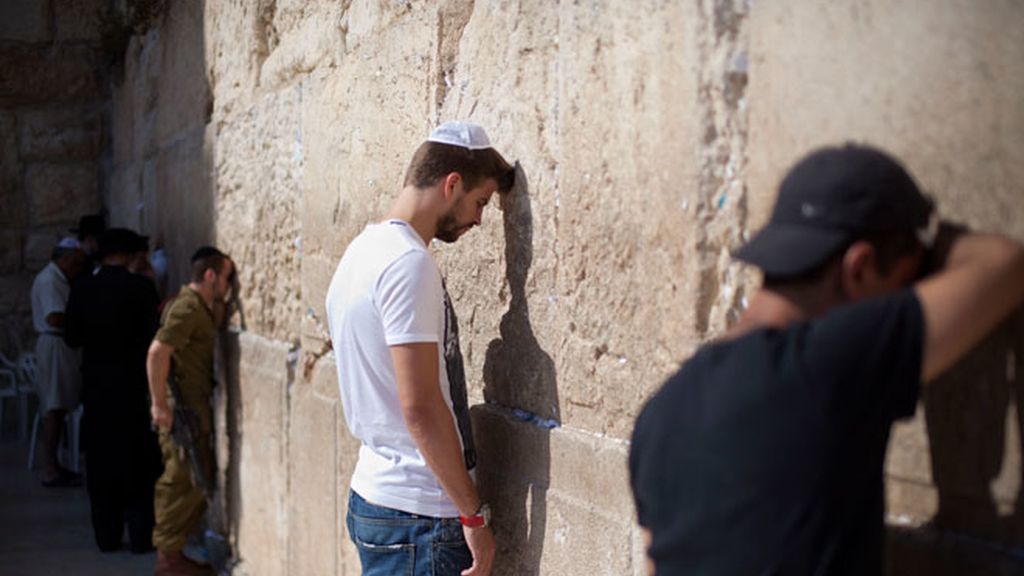 Shakira y Piqué pasan de vacaciones en la playa y visitan Jerusalén