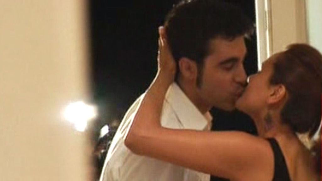 A dos milímetros escasos de su boca