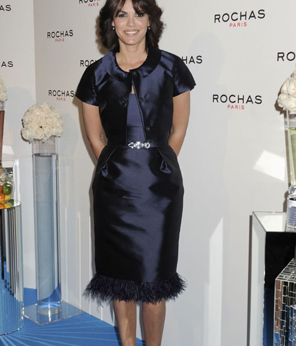 Fabiola Martínez, con un vestido azul